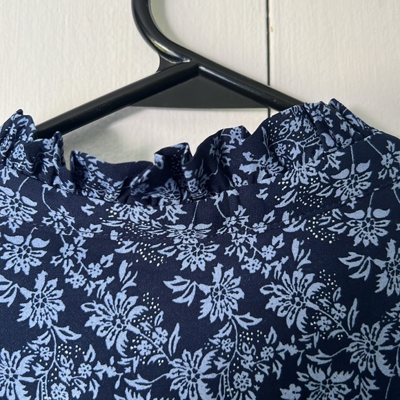 GAP Ruffle Color Split Neck Floral Blouse - Women’s XS - Picture 12 of 15